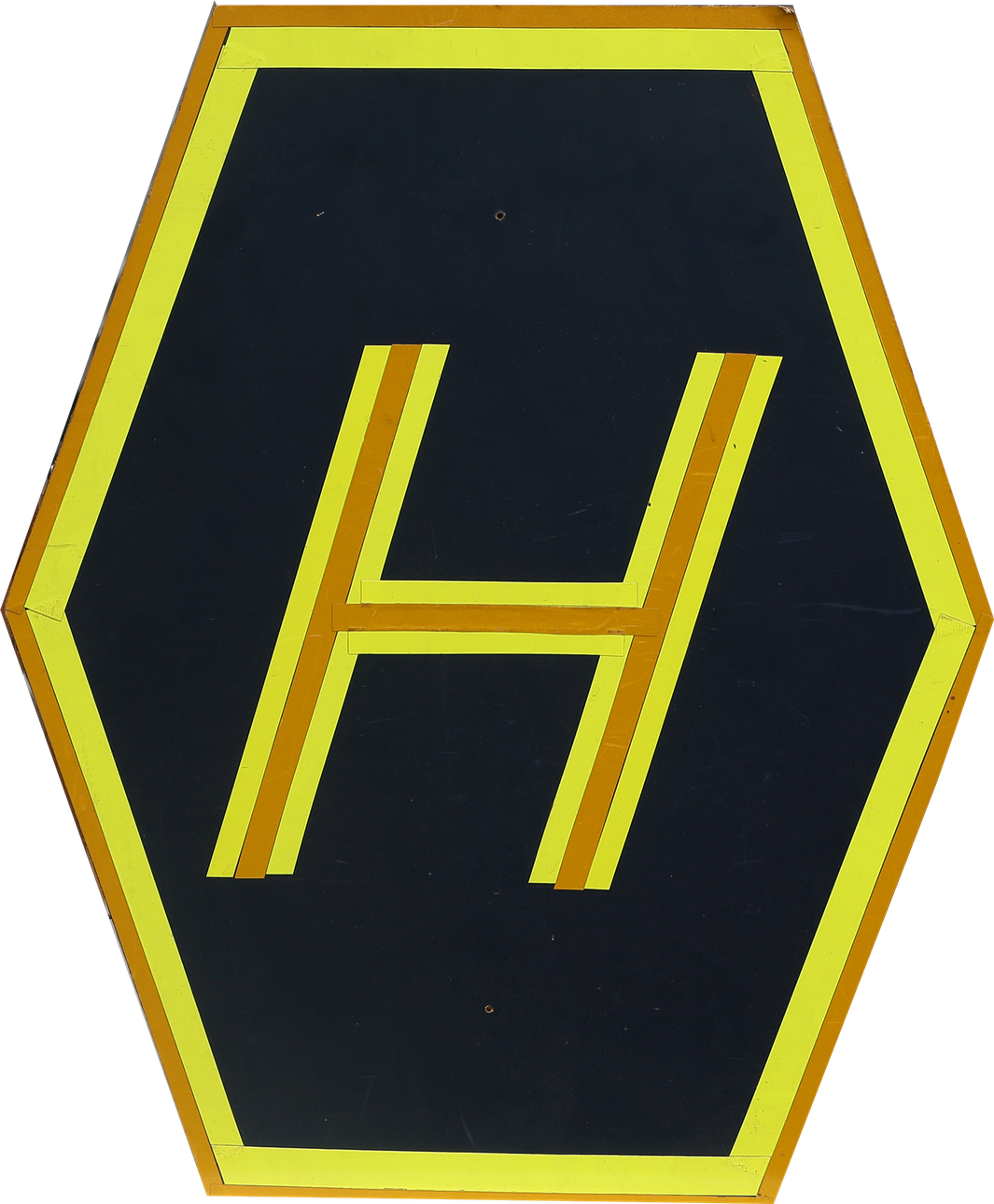 VÆGSKILT "H" tapet motiv.