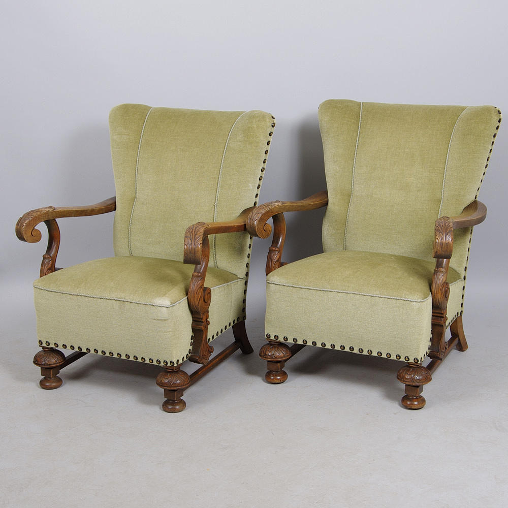 FÅTÖLJER, 1 par, ek, grön plysch.