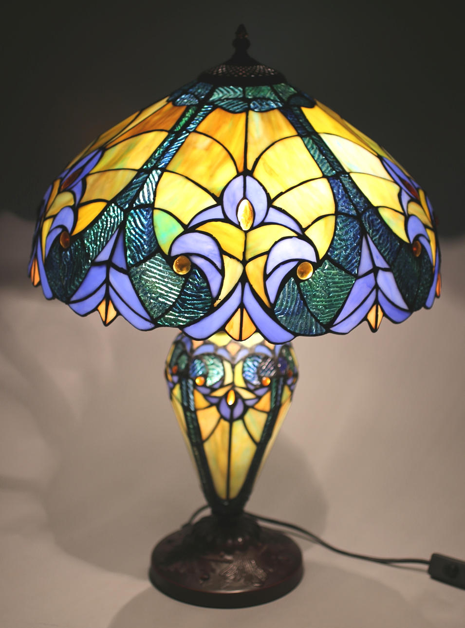 BORDLAMPE, i Tiffany stil.