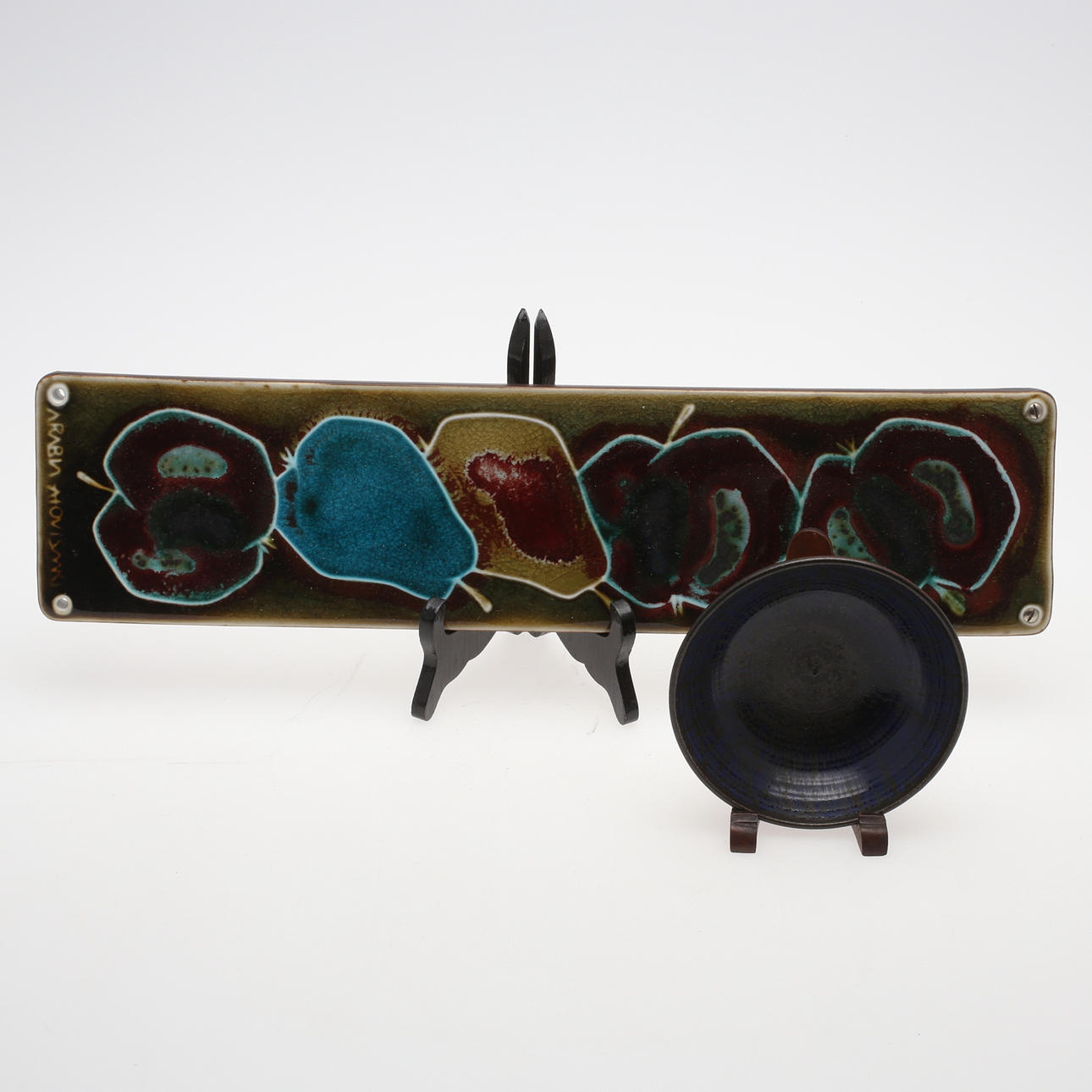 VÄGGPLAKETT, keramik, Annikki Hovisaari, Arabia, 1960-tal, samt SKÅL, Arabia.