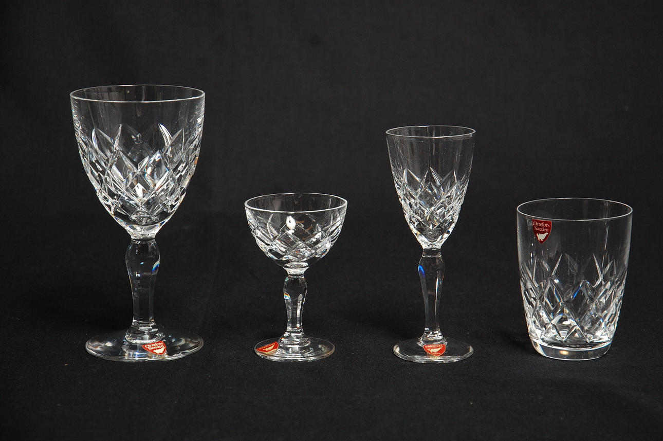 GLASSERVIS, 48 delar ," Karolina " Gunnar Cyrén, Orrefors.