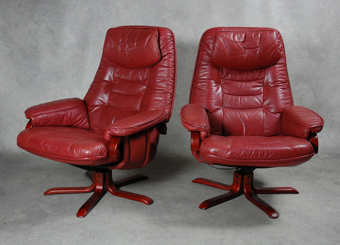 FÅTÖLJER, 1 par, skinn, fällbara.