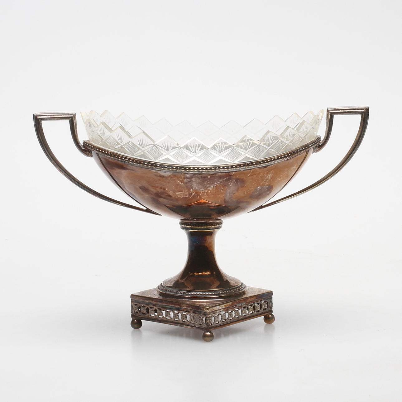 SKÅL PÅ FOT, nysilver och glas, märkt WMFM, 1900-talets första hälft.