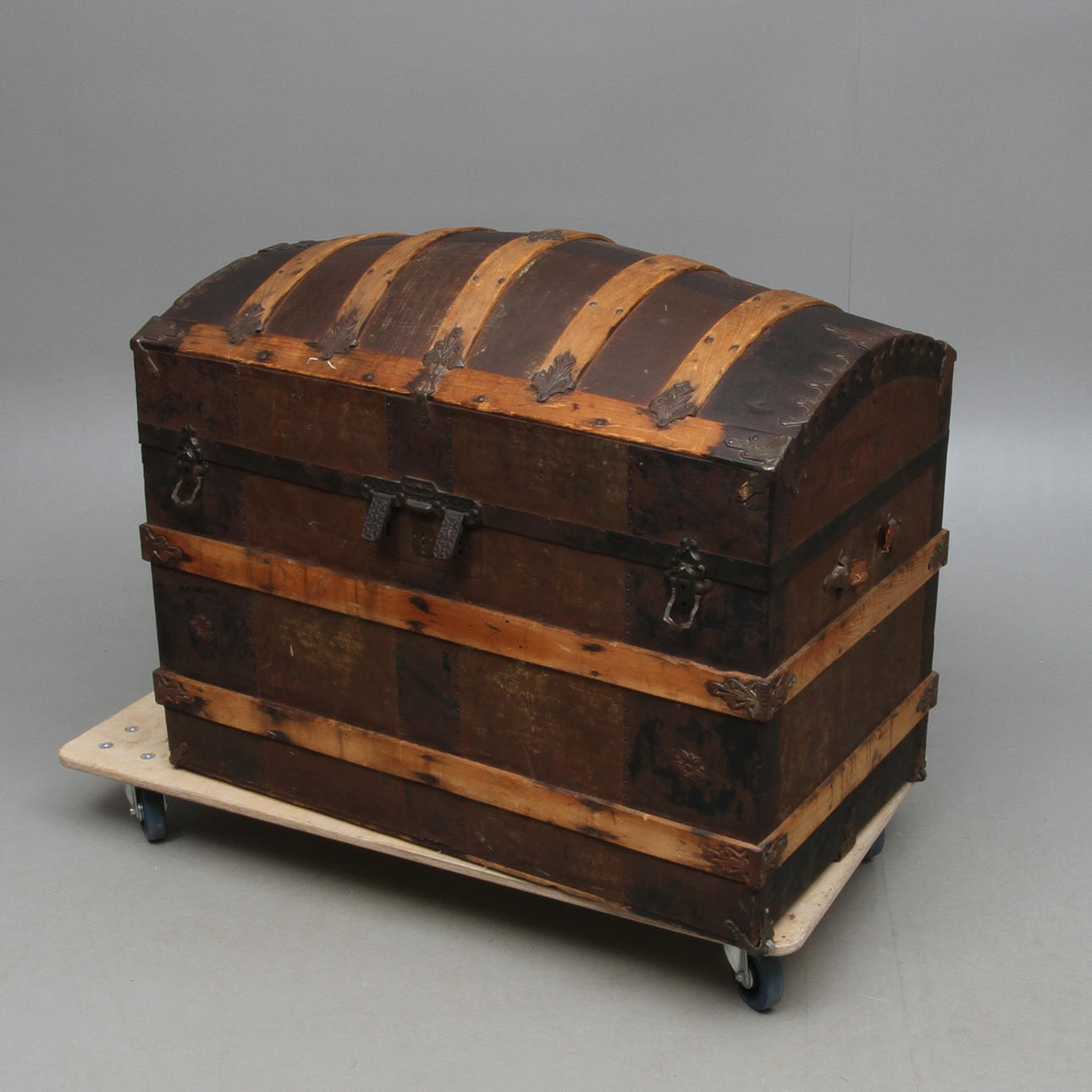 KOFFERT, omkring 1900.