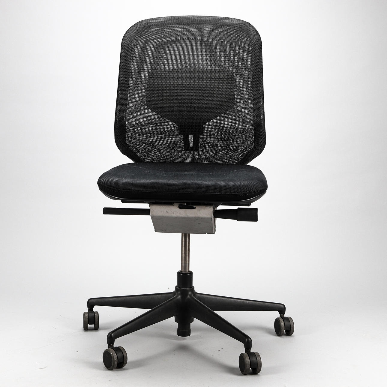 OFFICE CHAIR Vitra, MedaPal, black, swivel function.