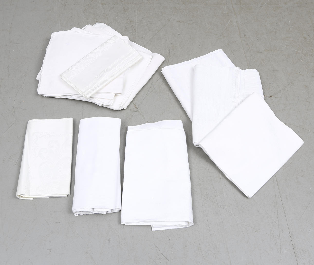 DUKAR, 13 st, linnedamast.