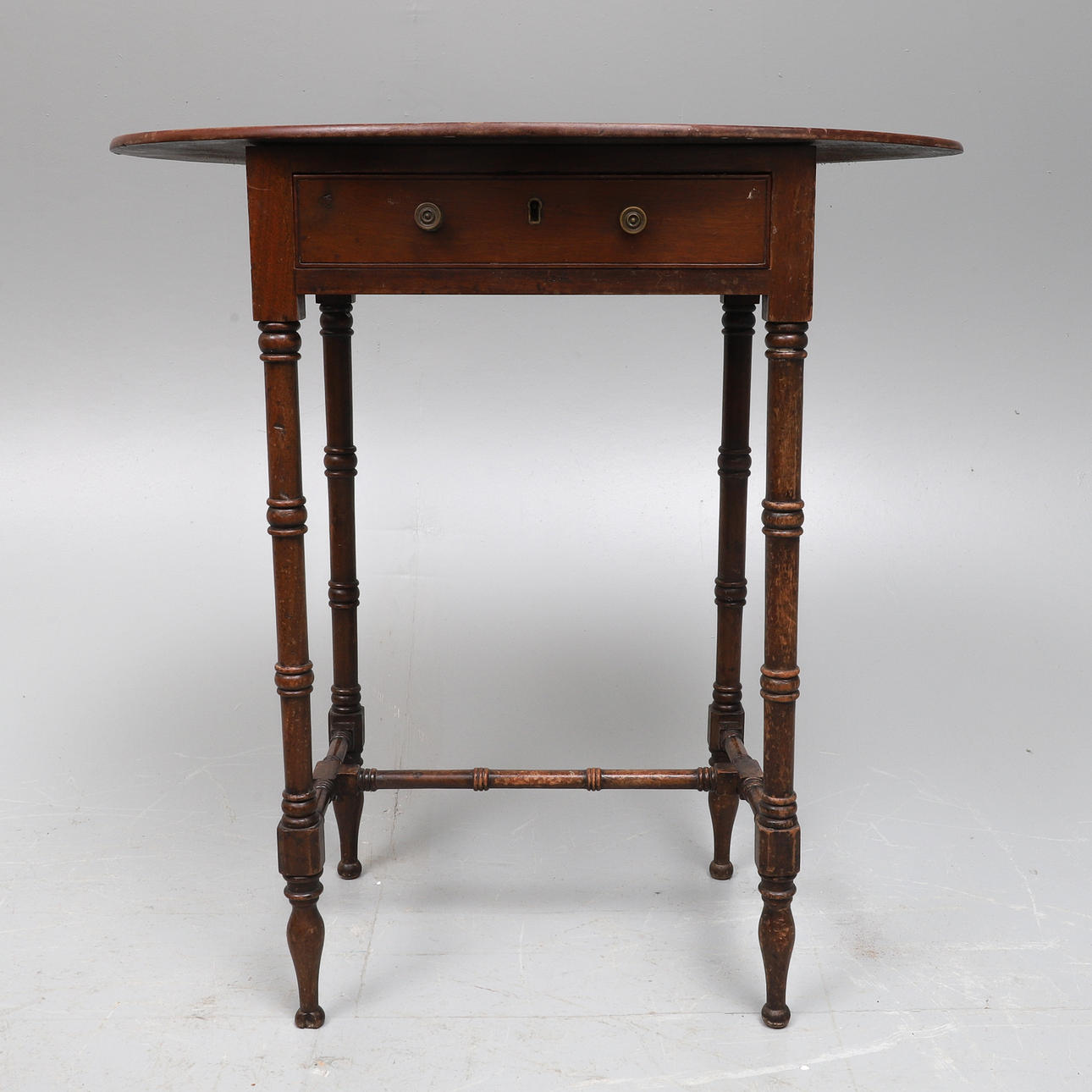 SIDOBORD, 1800-TALETS BÖRJAN.