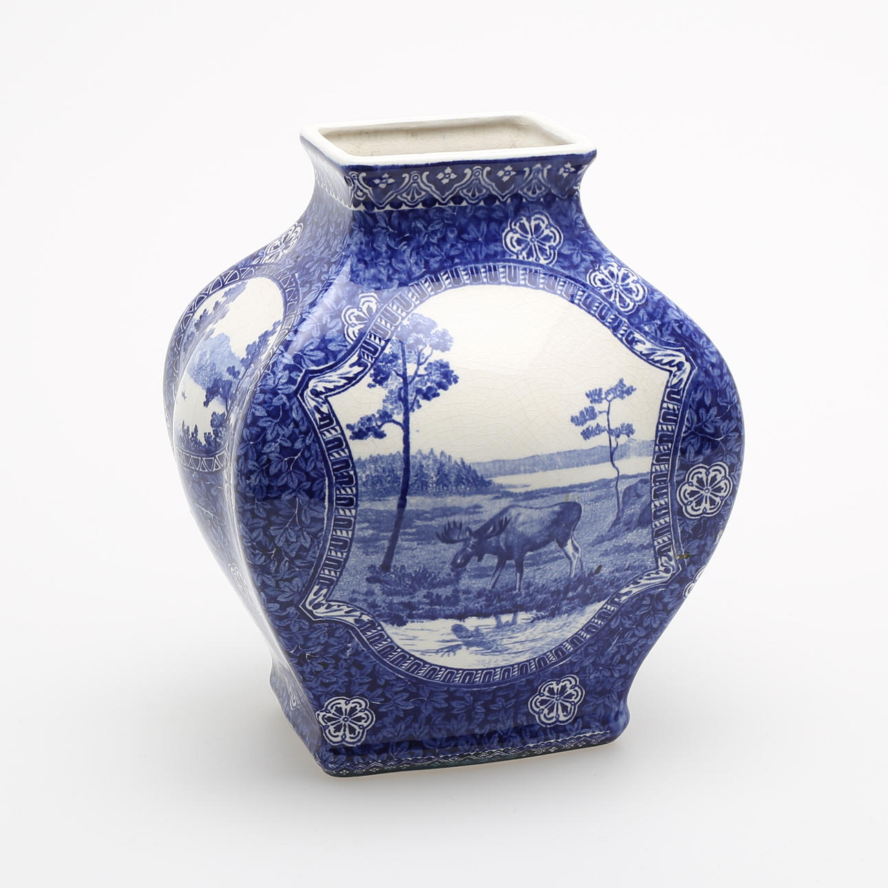 VAS, flintgods, naturdekor med älg, Rörstrand, tidigt 1900-tal.