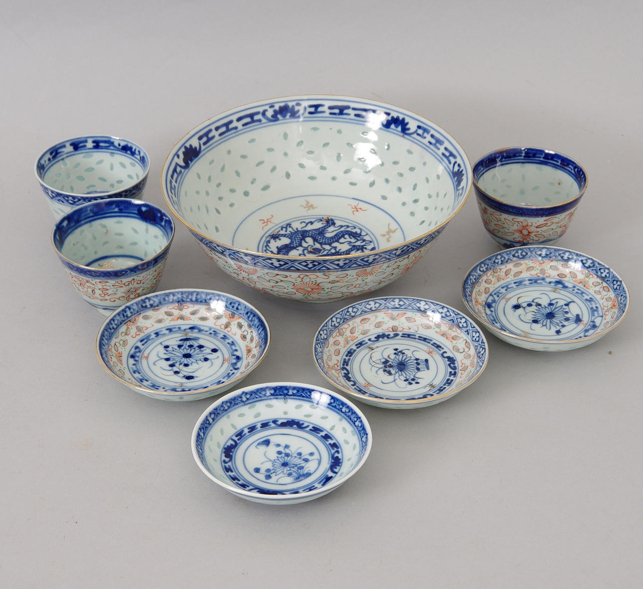 SKÅLAR OCH FAT, porslin, Kina, 1900/2000-tal.