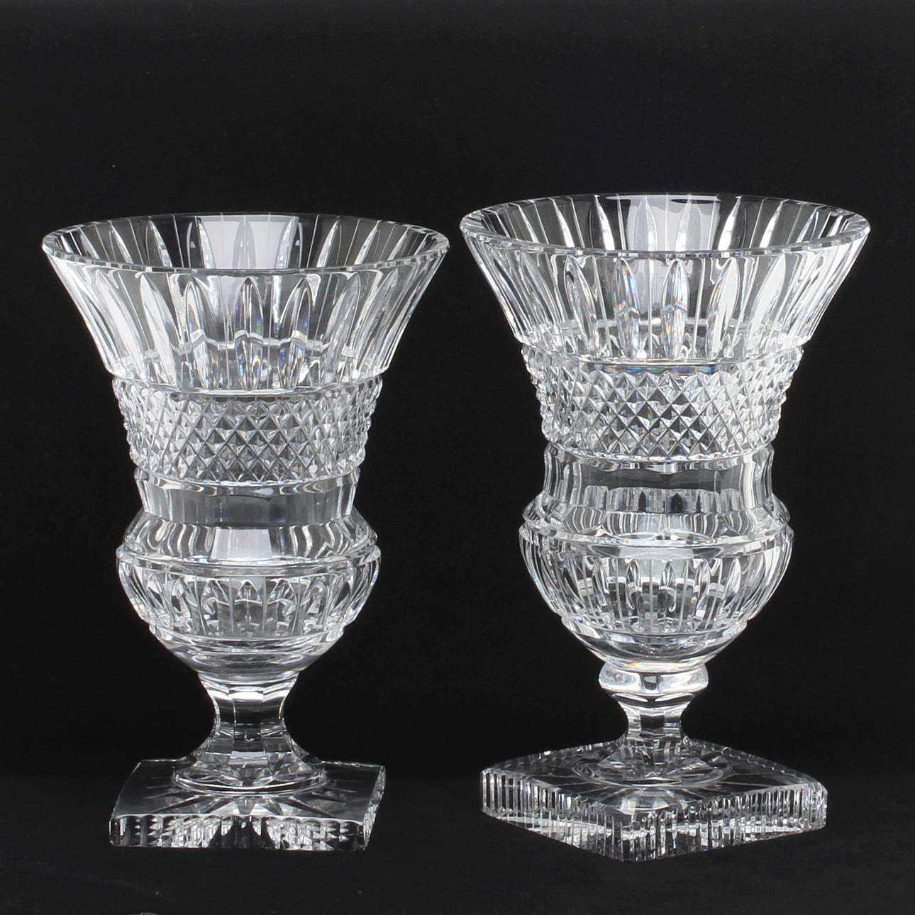 VASER 2 st snarlika, glas, 1900-tal.