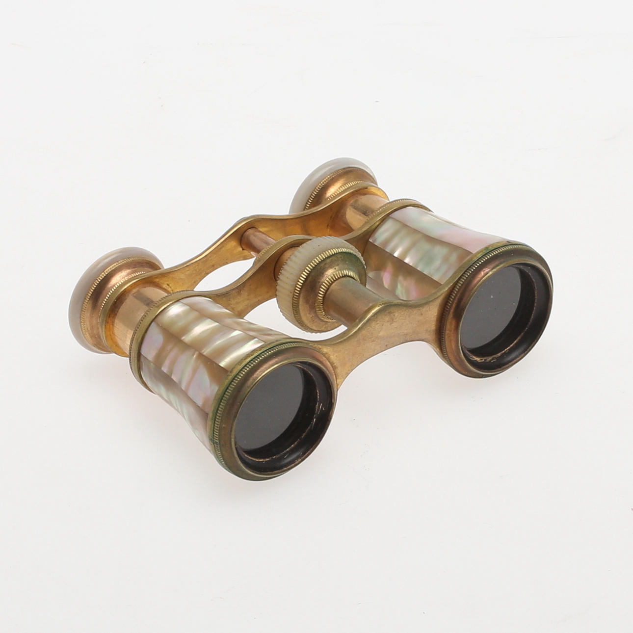 TEATERKIKARE, gulmetall med pärlemorinlägg, 1900-tal.