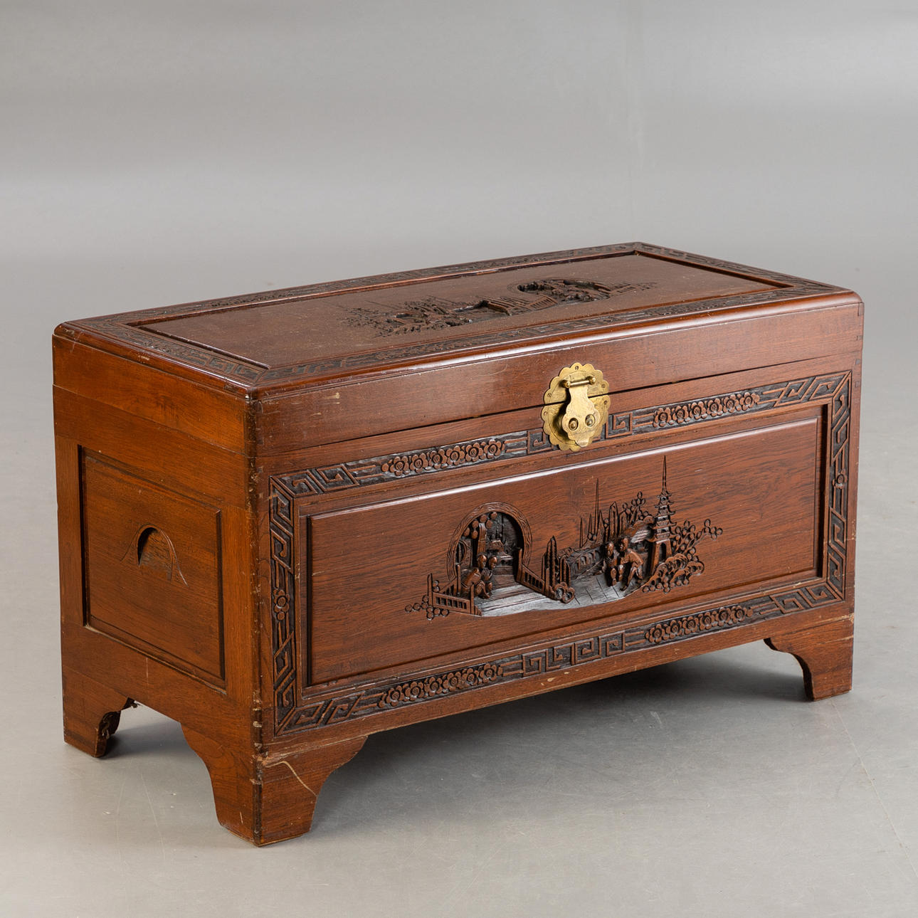 cofre chino, siglo 20 siglo.