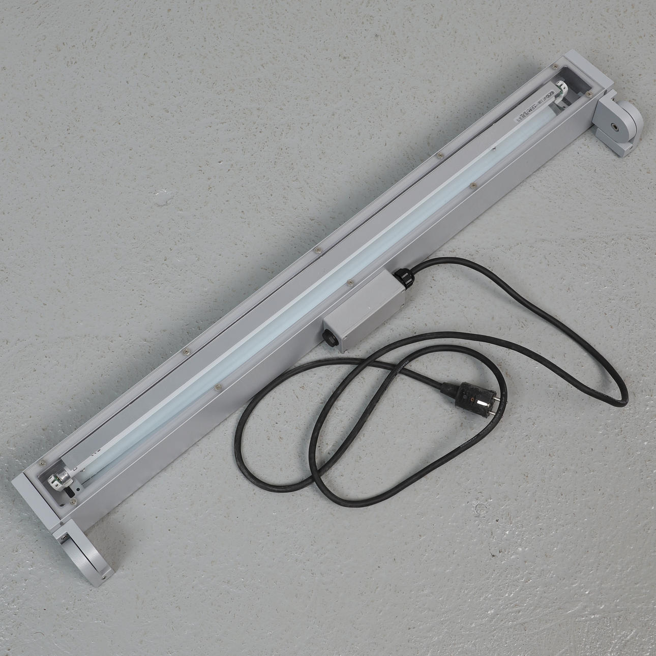 LYSRÖRSARMATUR, för väggfäste, Simes.