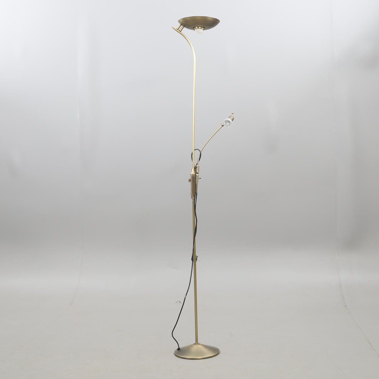 LAMPARA DE PIE, rotulada faladesa & idearte.