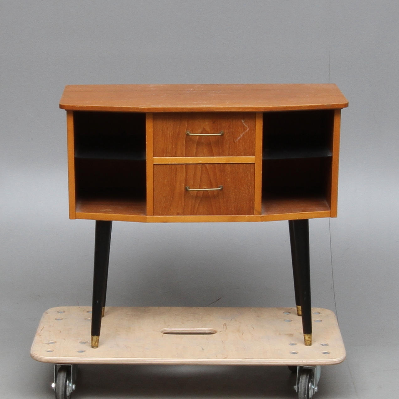 HALLMÖBEL, märkt Bröderna Miller, Bankeryd, 1960-tal.