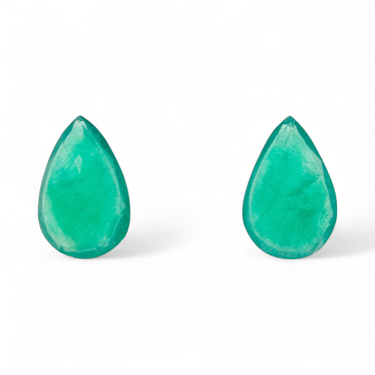 Two unmounted emeralds.