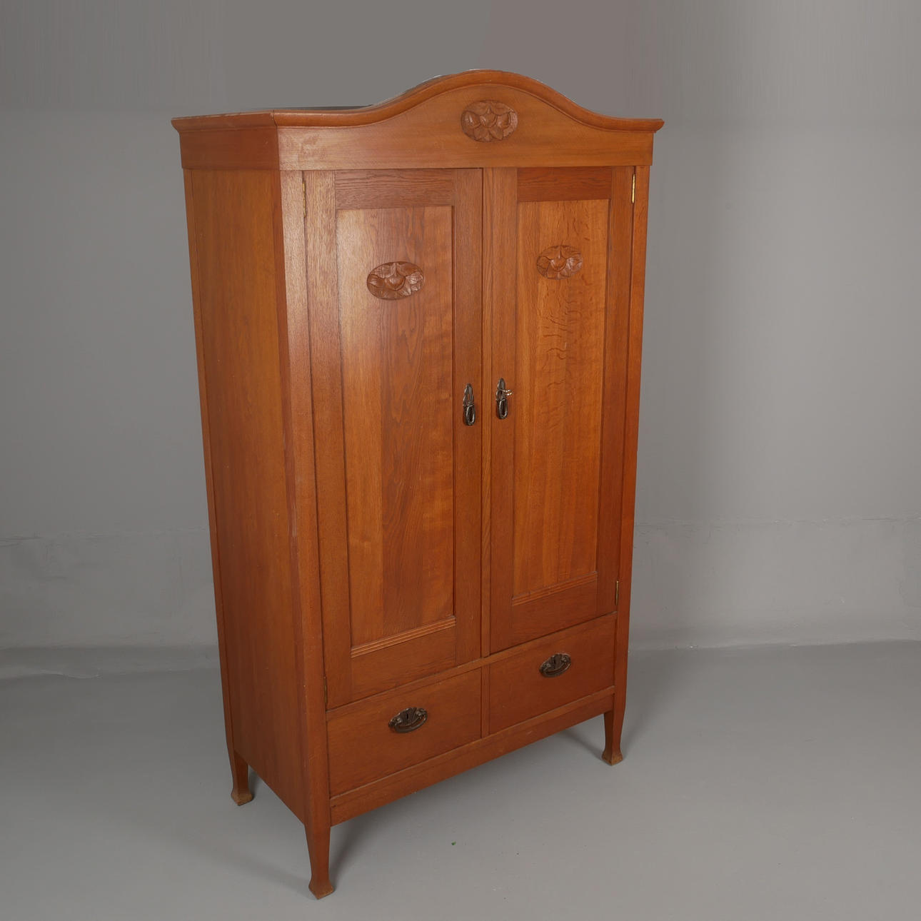 LINNESKÅP. "Äpplet" senjugend. Omkring 1910.