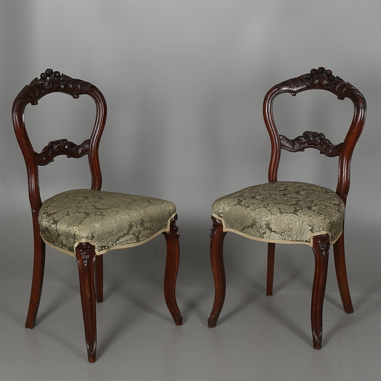 STOLAR i lövträ, 2 st, nyrokoko.