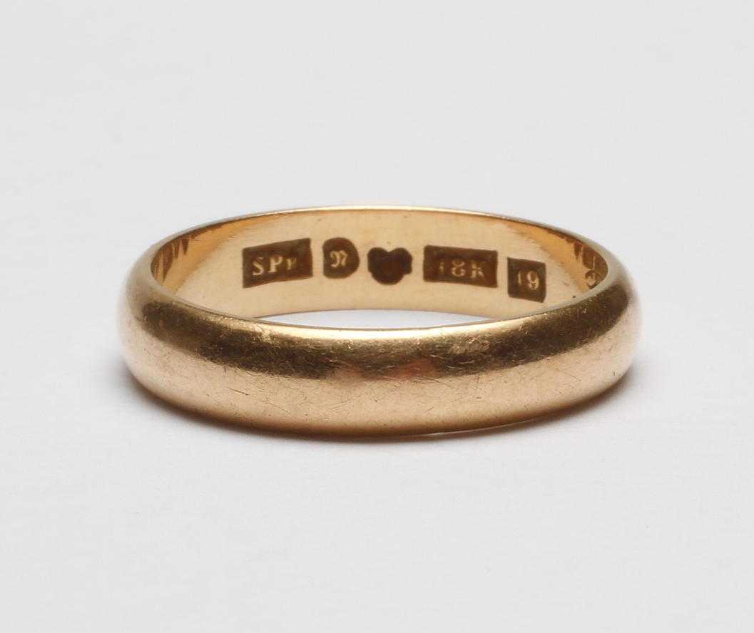 RING, 18k guld, vikt ca 5,9 gr.