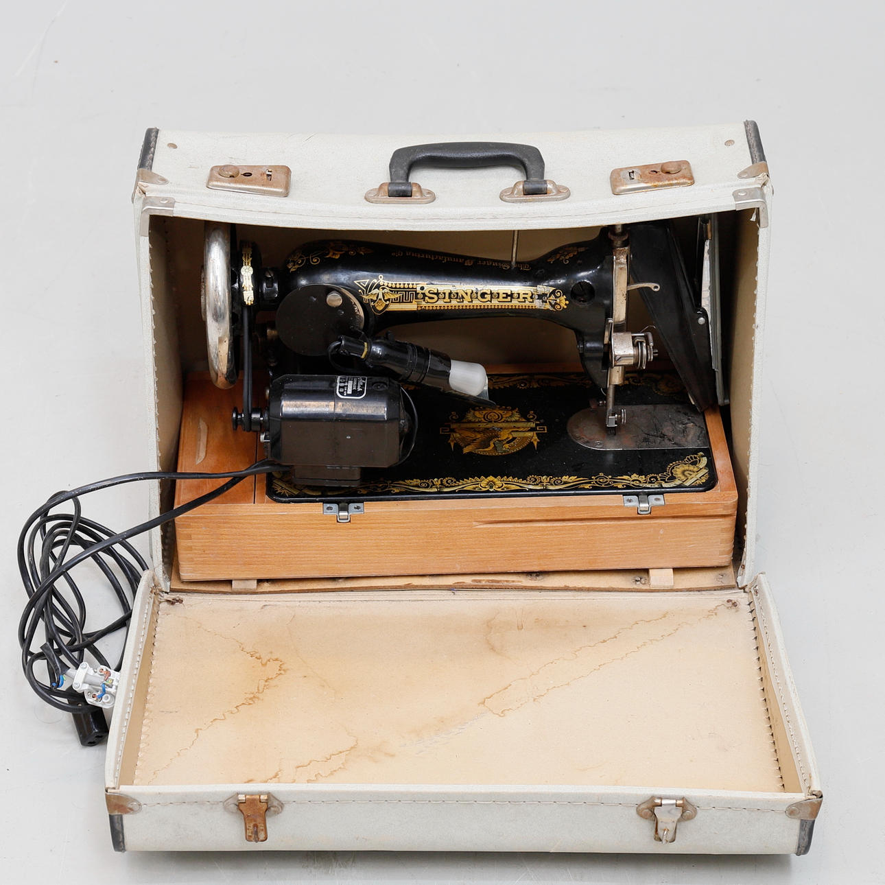 SEWING MACHINE, Singer, 1900s.