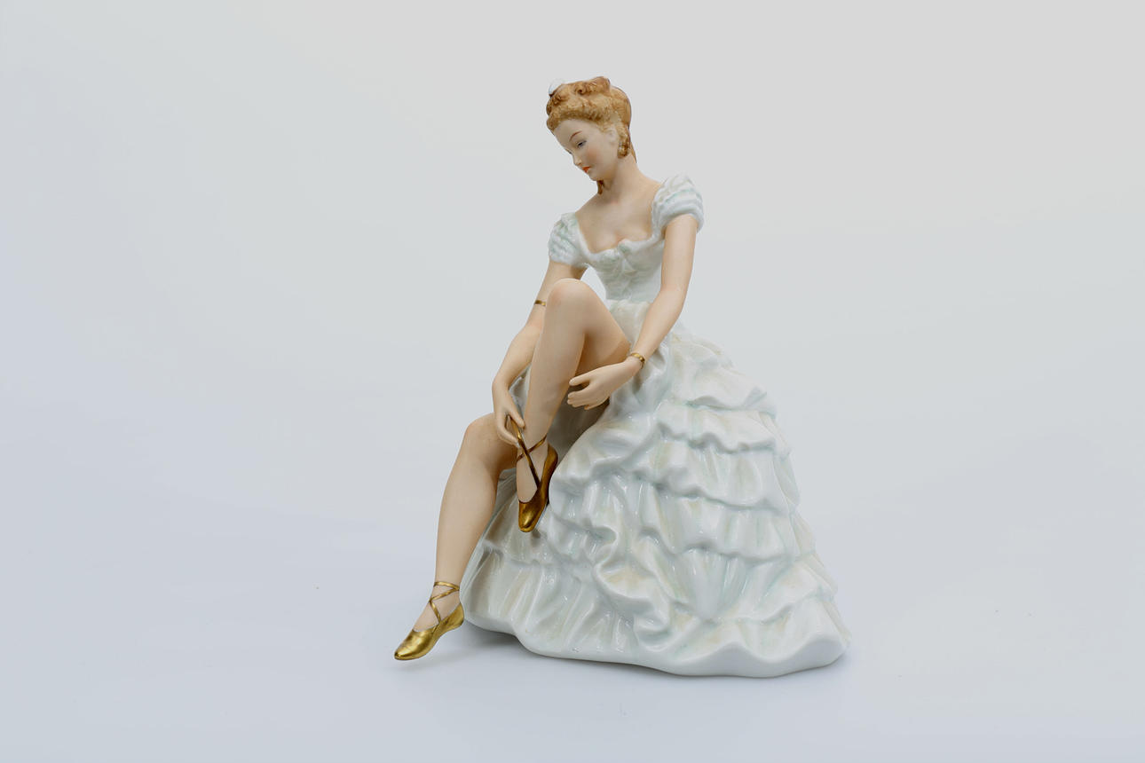 FIGURIN, porslin, Sittande Ballerina, Schaubachkunst.