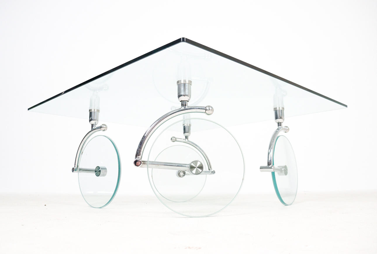 Coffee Table/ Glastisch mit Rollen, 1990er Jahre.