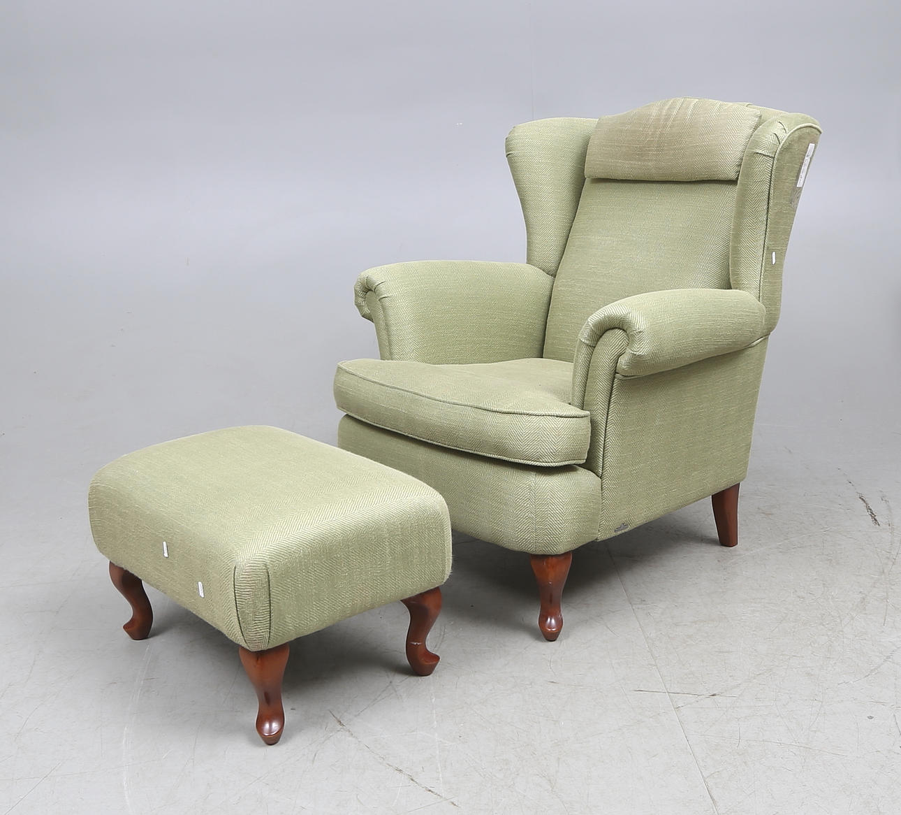 FÅTÖLJ MED FOTPALL, Bröderna Andersson, 1900-tal.