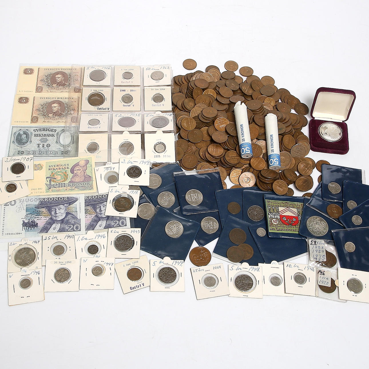 MYNTSAMLING, sedlar, kopparmynt samt silvermynt bl.a. minnesmynt Kungliga Bröllopet 1976. 18/1900-tal.