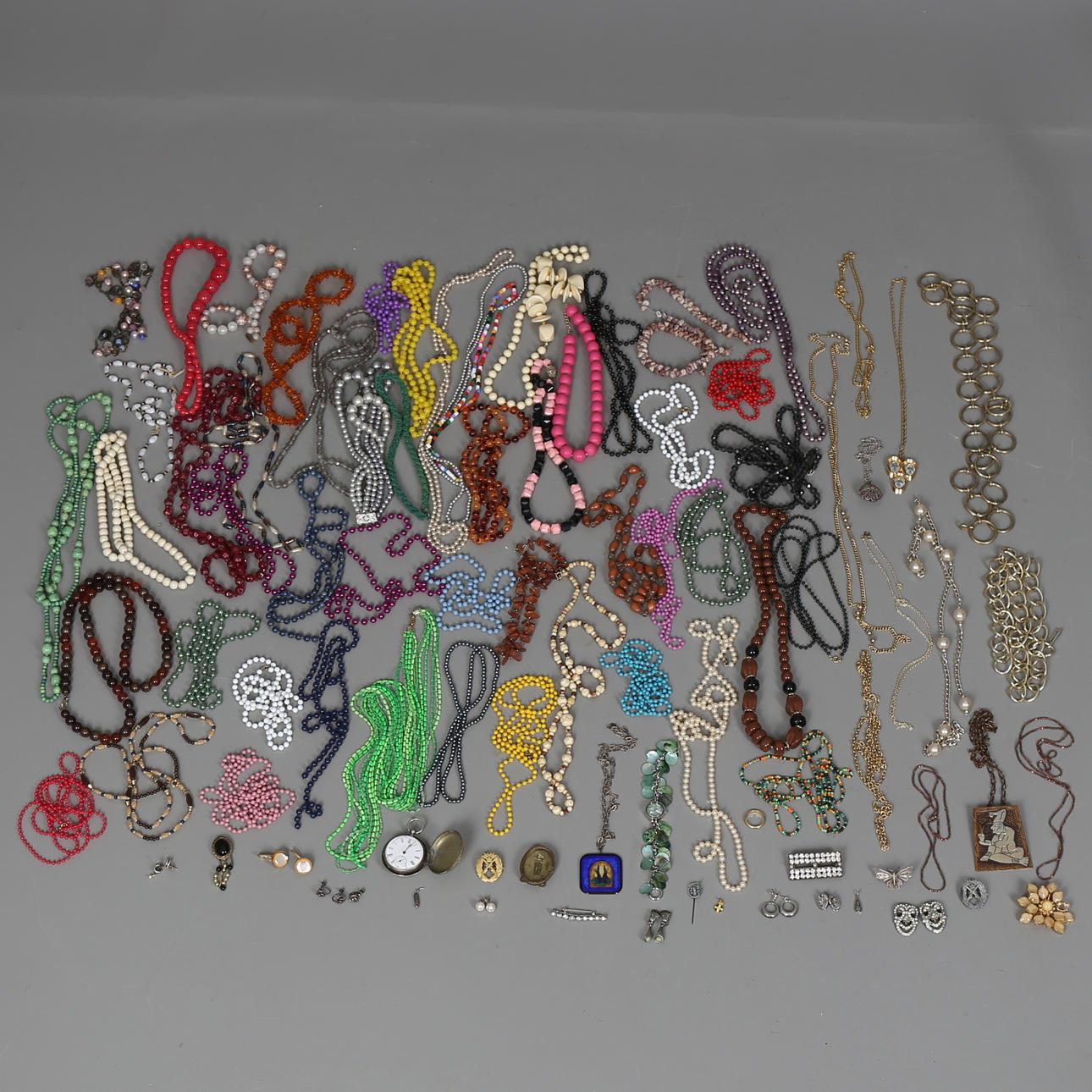 PARTI BIJOUTERIER, ca 50 st, 1900-tal.