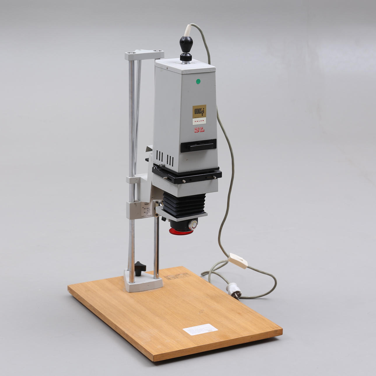 VERGRÖSSERUNGSGERÄT, Krokus 66.