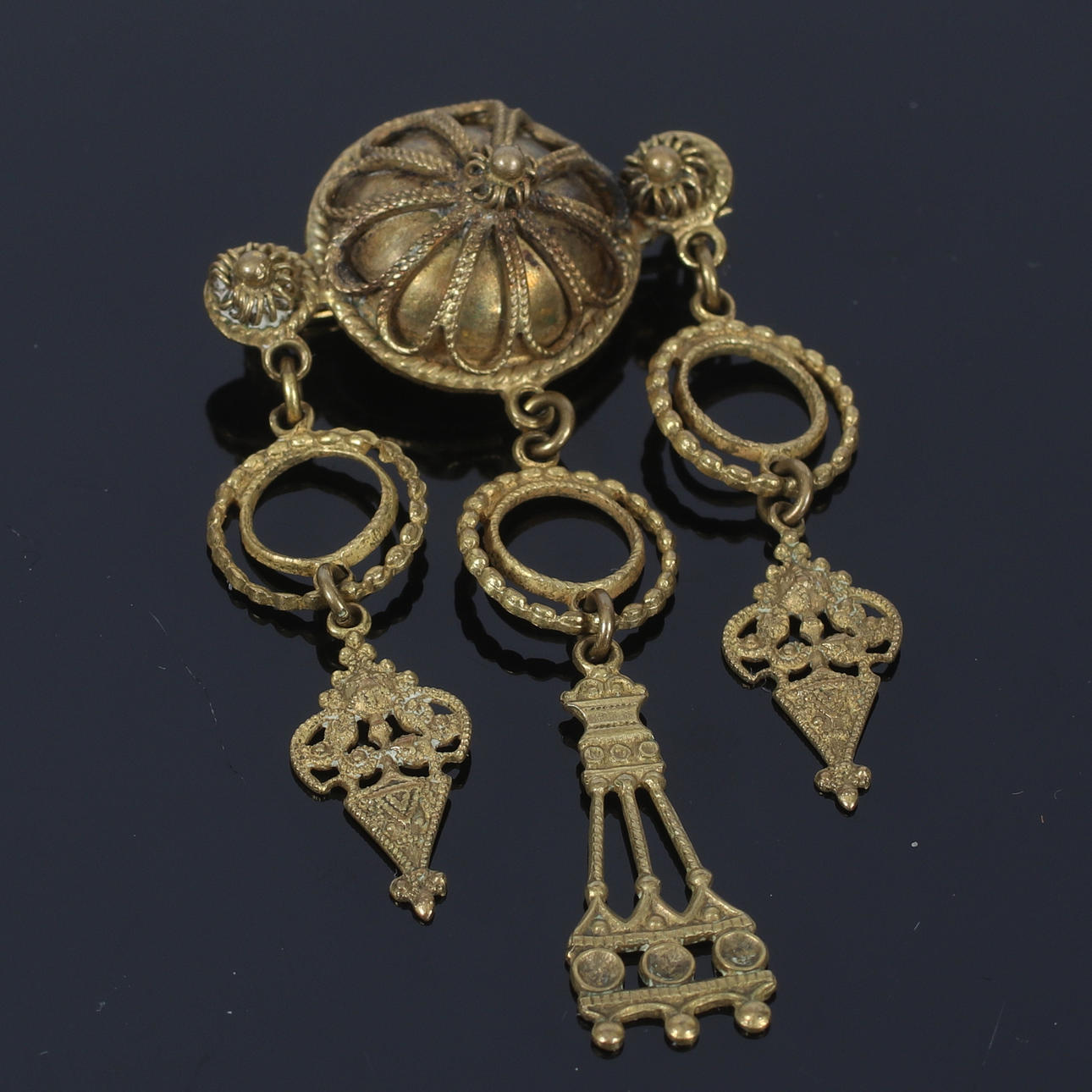 BROSCHE, Bronze, 20. Jahrhundert.