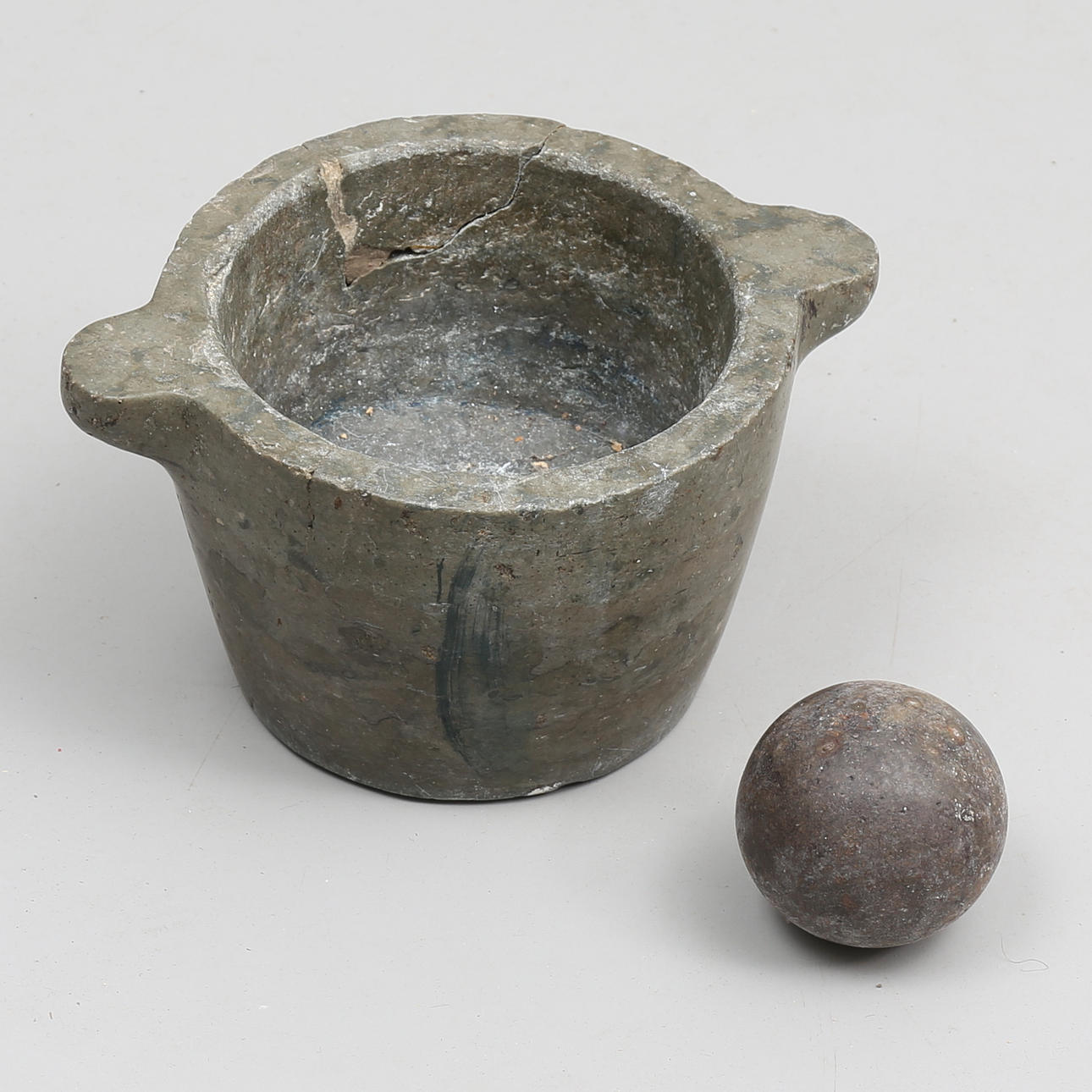 MORTEL, sten, 1800-tal.