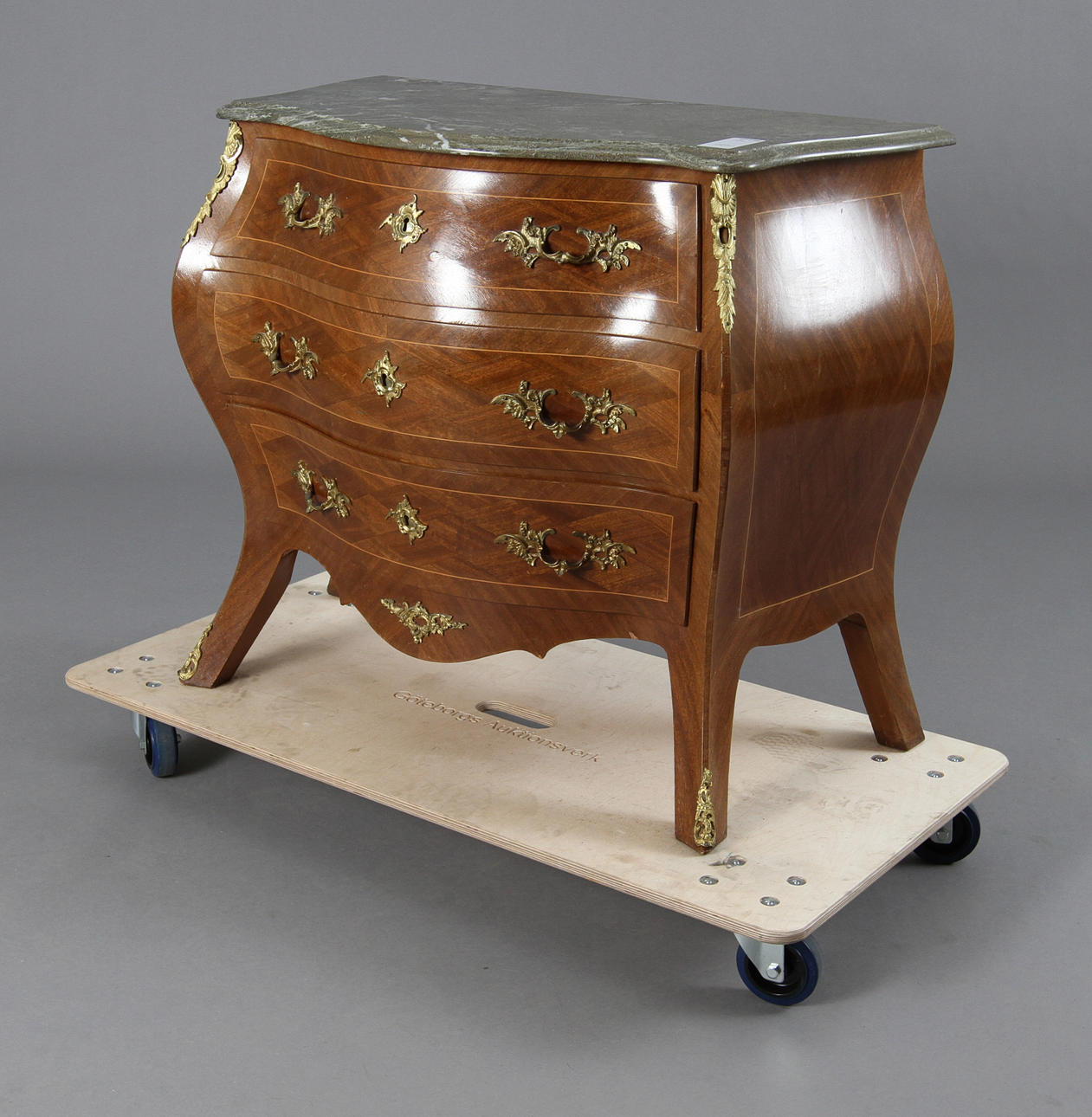 BYRÅ, rokokostil, 1900-tal.