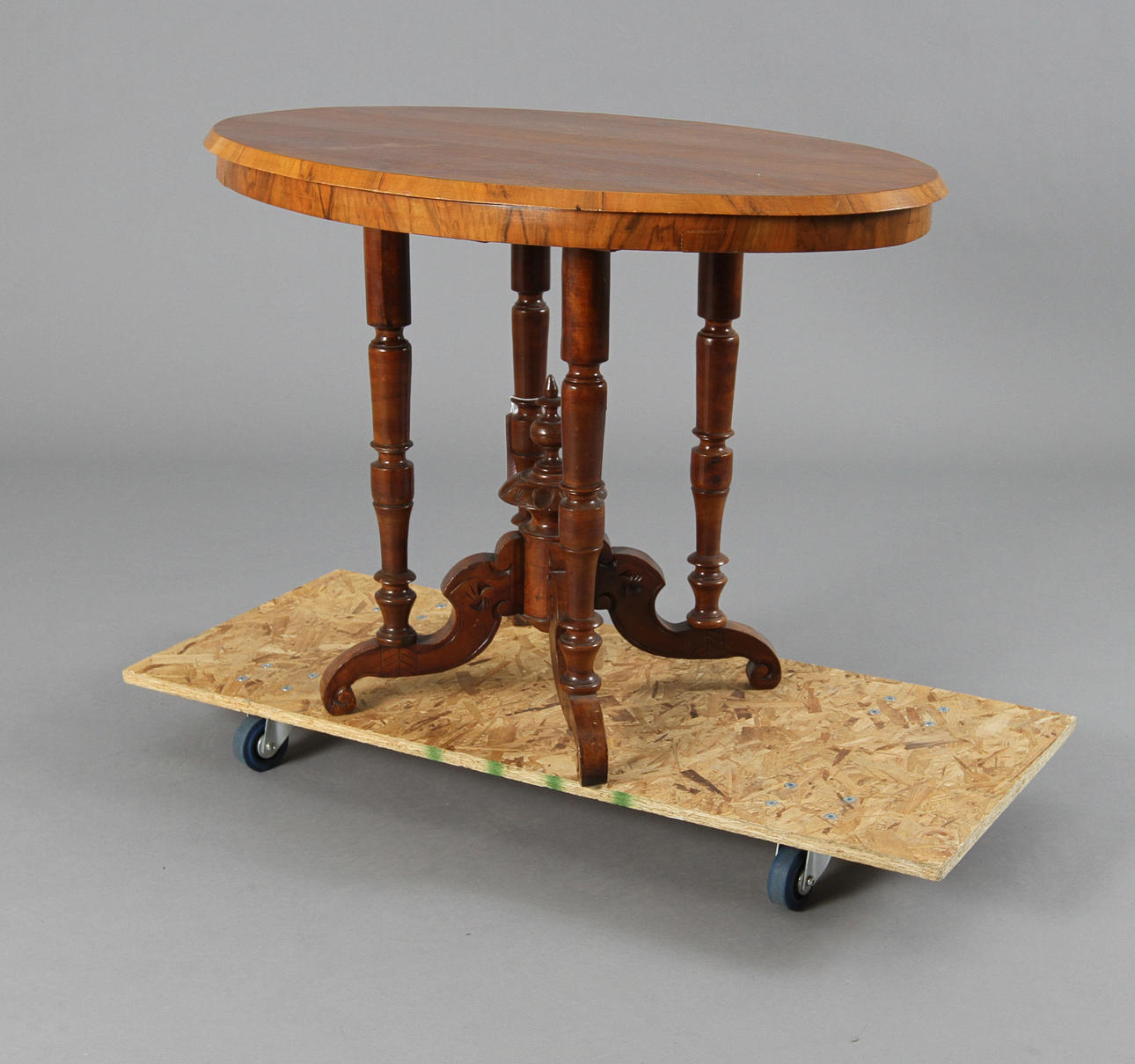 DIVANBORD, ovalt, nyrenässans.