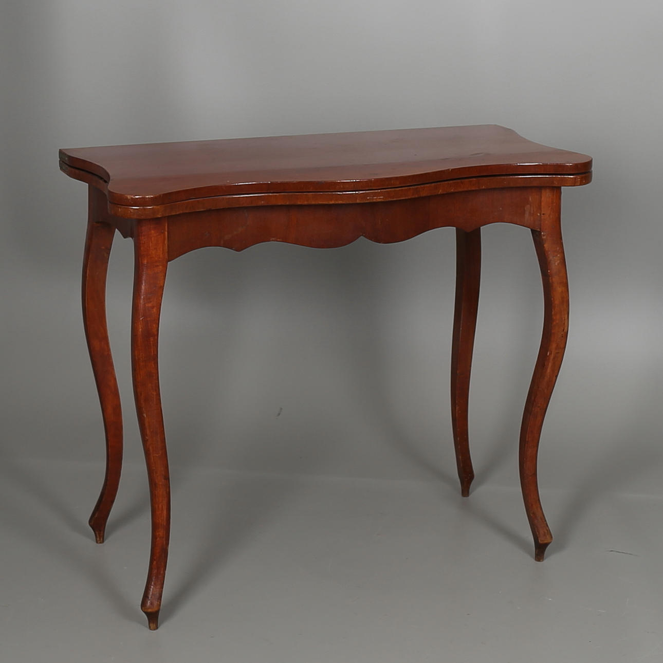 SPELBORD i lövträ, nyrokoko, 1800-talets senare hälft.