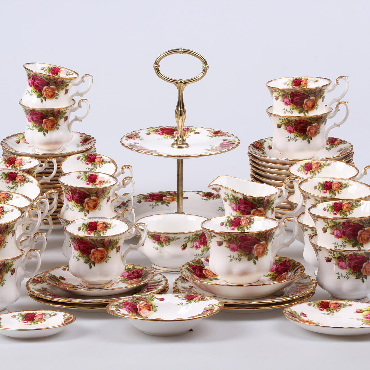 TE SAMT KAFFESERVIS, 66 delar, "Old Country Roses", Royal Albert, England.