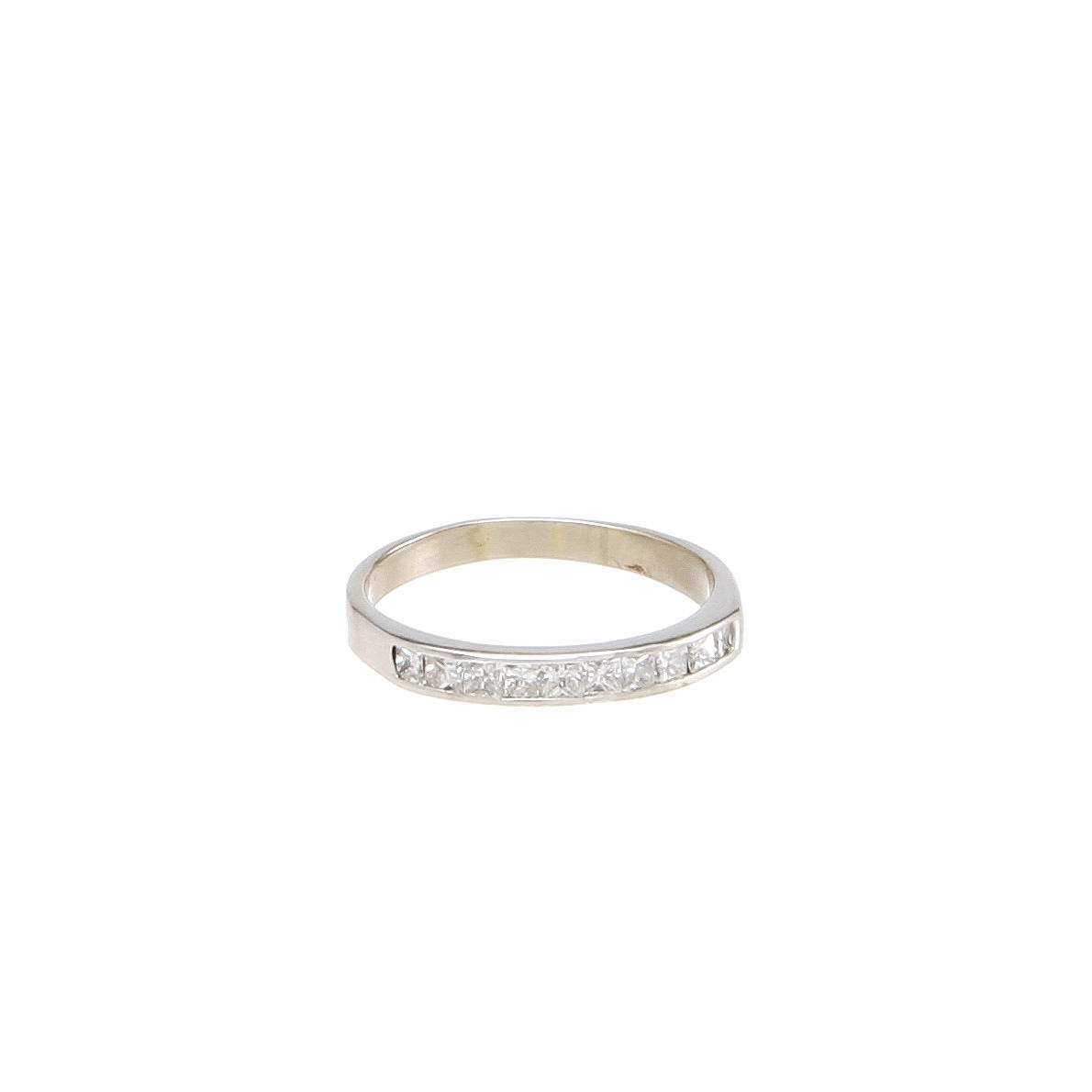 RING, halvallians, 14K vitguld med diamanter, totalt ca 0,8 ct. Vikt 1,9 g.