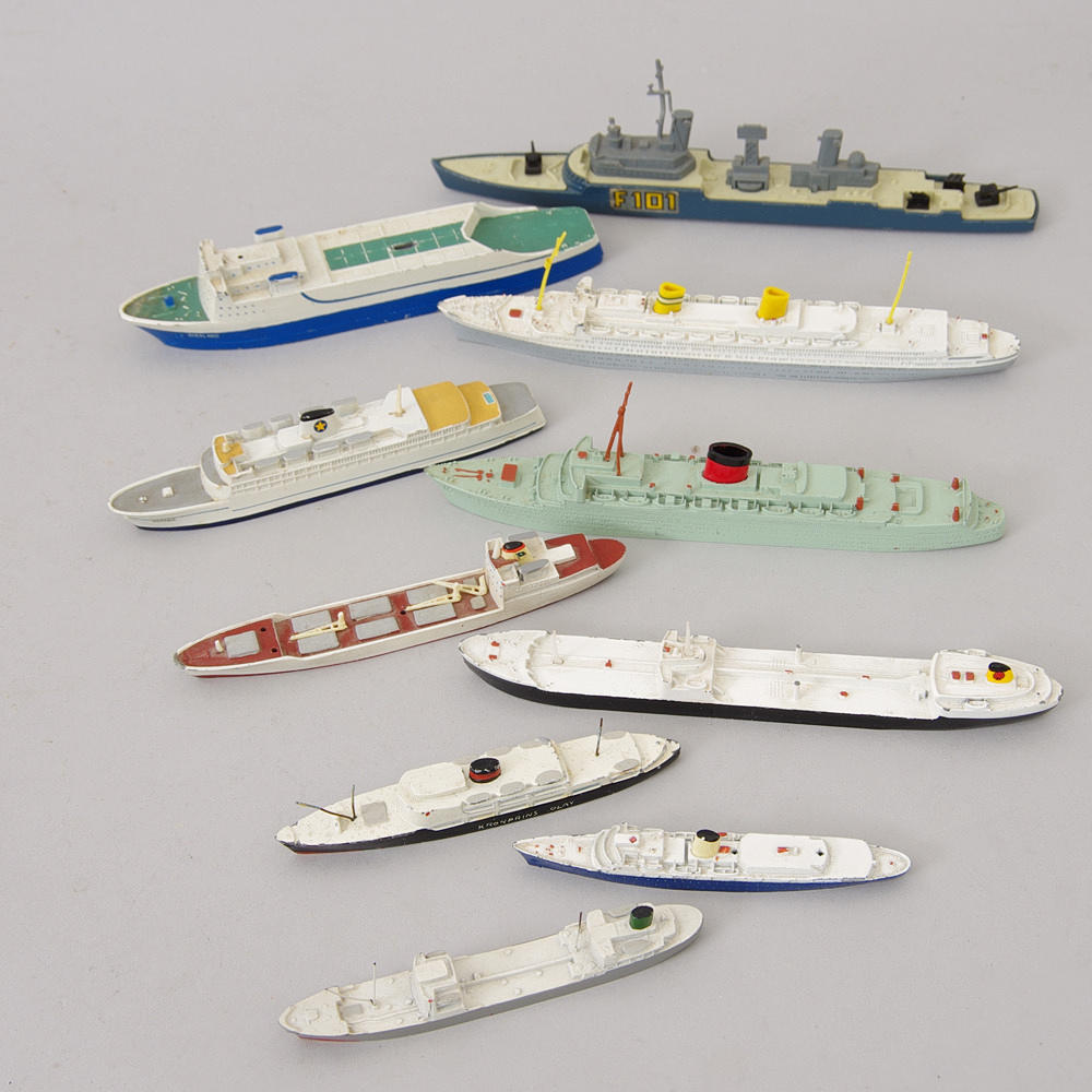 FARTYGSMODELLER, 10 stycken, målad metall.