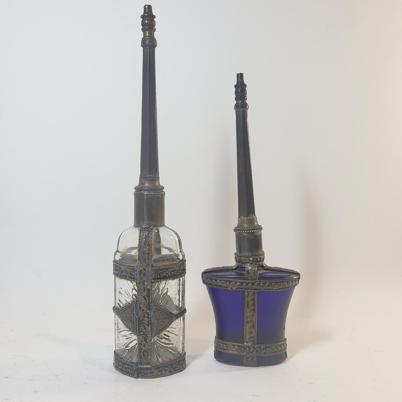 DOS PERFUMEROS MARROQUÍS EN CRISTAL.