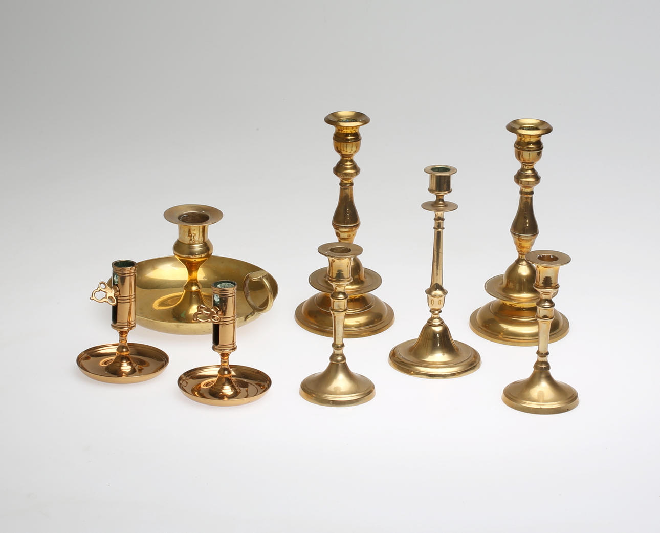 MÄSSINGSLJUSSTAKAR, 8 st.