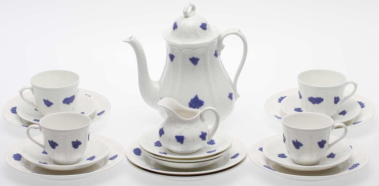KAFFESERVISDELAR, benporslin, 19 delar, "Blå Blom" Gustavsberg.