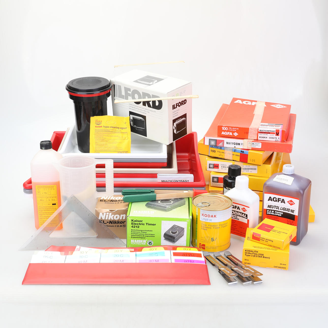 PIMEÄ HUONE ja KEHITTÄMISLAITTEET, Erä.