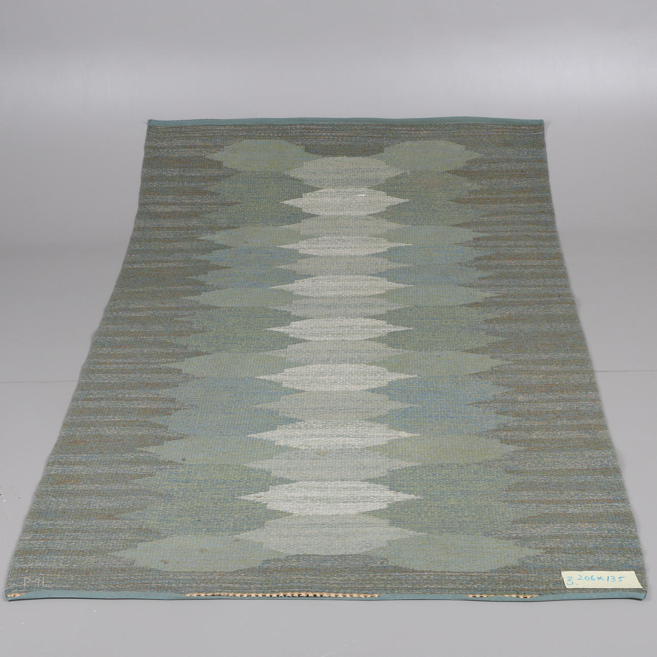 MATTA, röllakan, 206 x 135 cm, signerad ML.