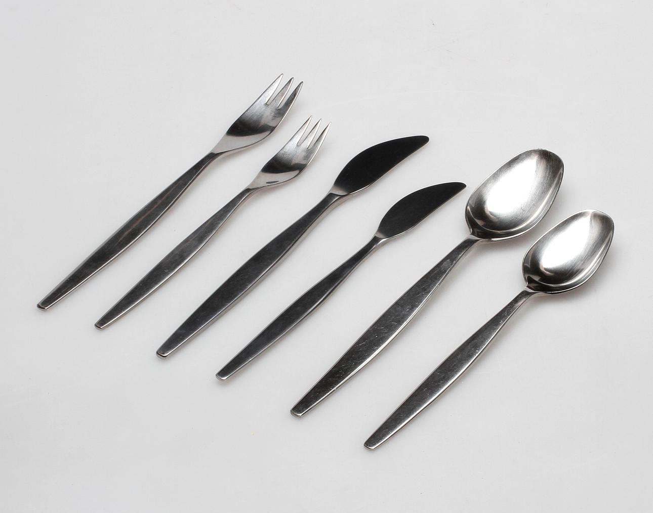 BESTICK, 68 delar. "Focus Steel", Folke Arström, Gense, 1900-talets andra hälft.