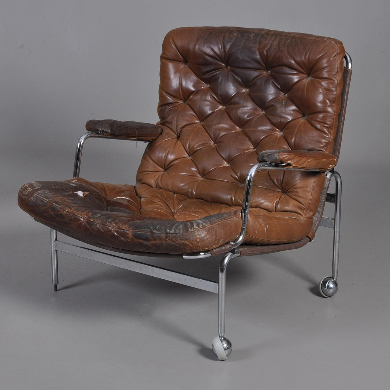 BRUNO MATHSSON. "Karin 73", fåtölj, DUX, brunt läder.