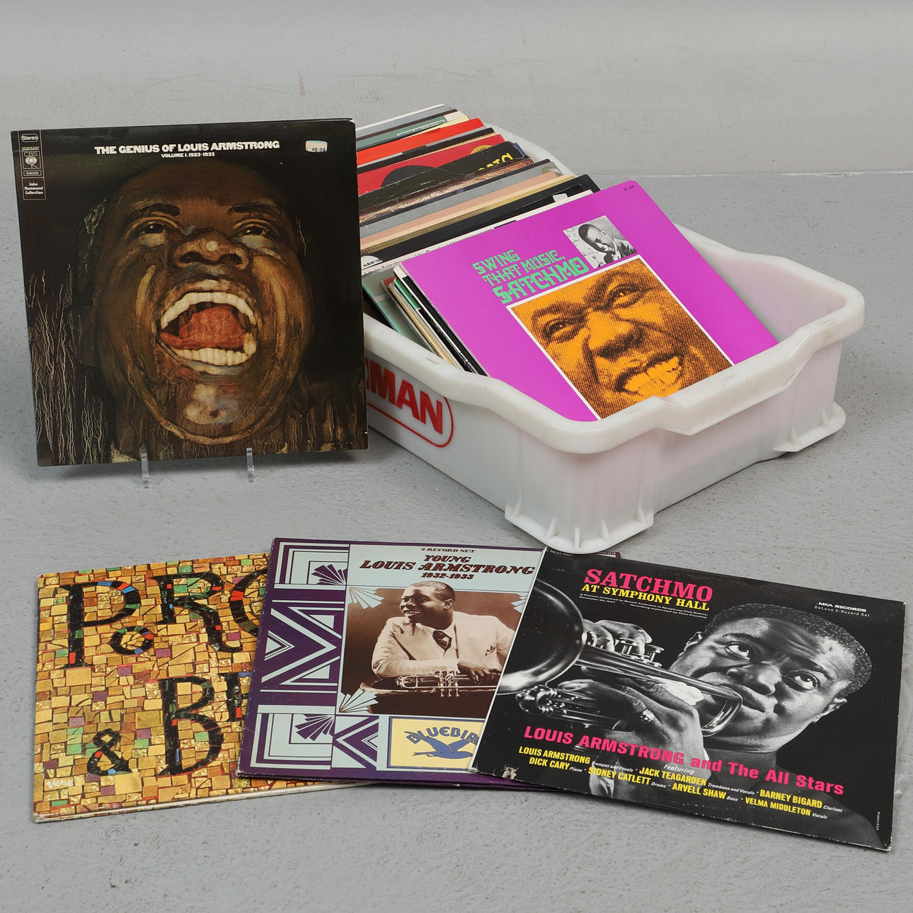 LOUIS ARMSTRONG, 53 vinyl records.