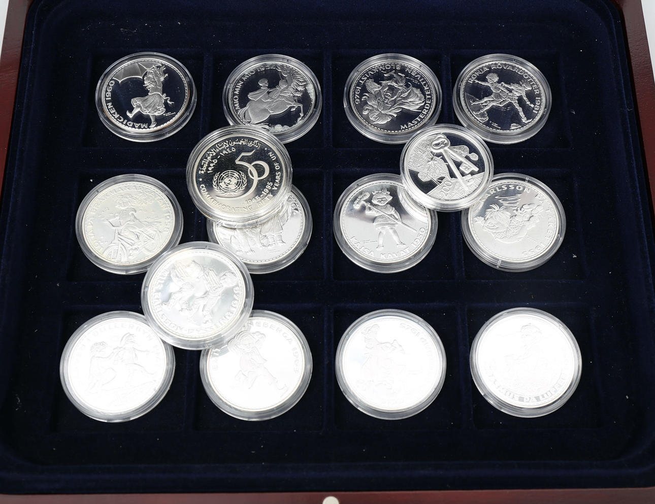 SAMLARMYNT, 99,9% silver, 15 stycken, varav 13 stycken Astrid Lindgren.