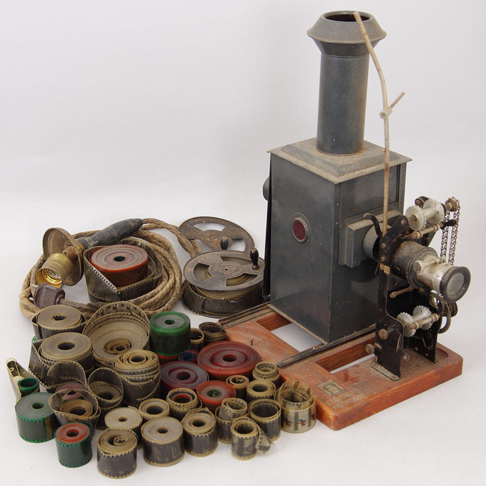 FILMPROJEKTOR med filmer och tillbehör, Ernemann Kinoptikon.