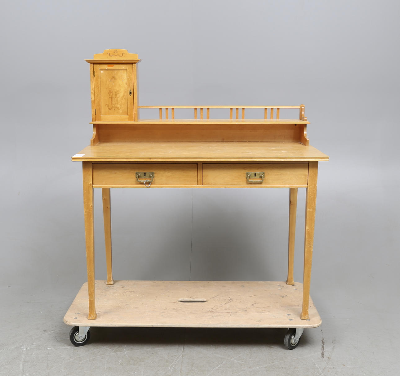 SKIVBORD med UPPSATS, jugend, 1900-talets första kvartal.