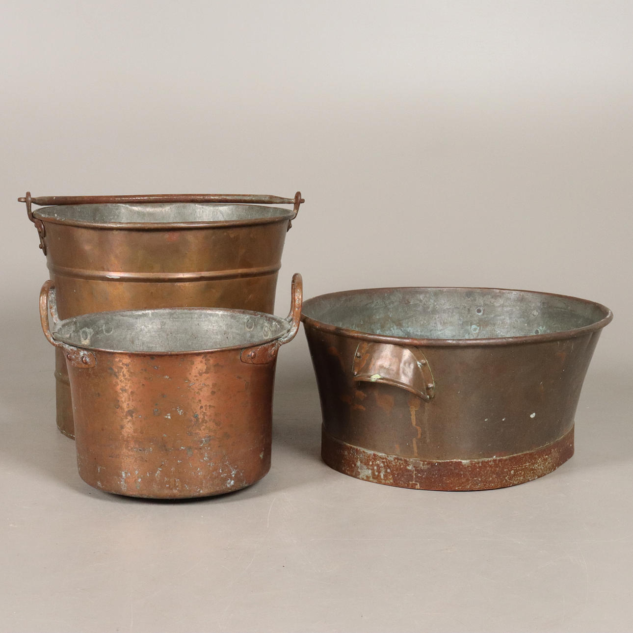 OBJETOS DE COBRE, 3 partes, 18/1900.